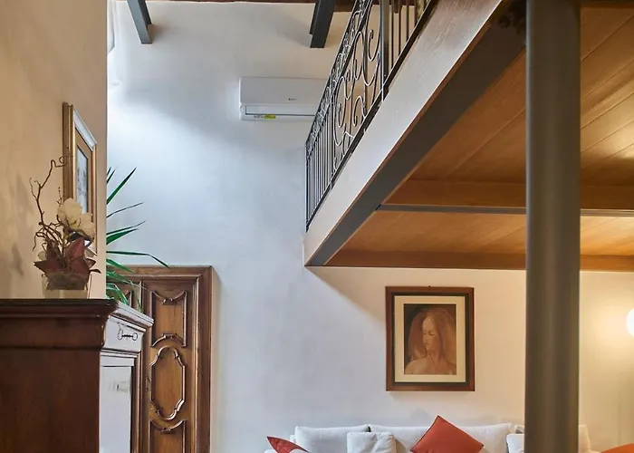 La Torre Historic Charm On The Main Corso *