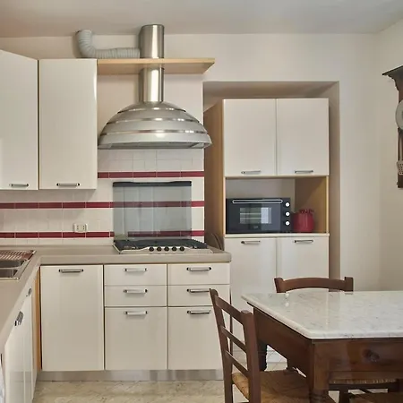 Apartman La Torre Historic Charm On The Main Corso