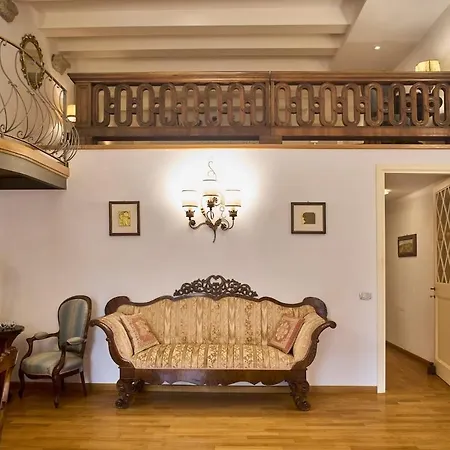 La Torre Historic Charm On The Main Corso