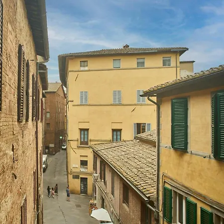 Apartamento La Torre Historic Charm On The Main Corso Siena