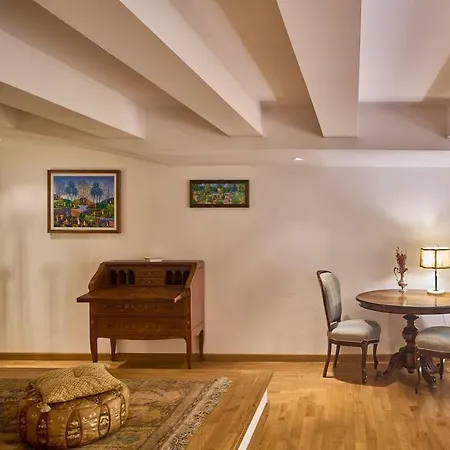 Apartamento La Torre Historic Charm On The Main Corso