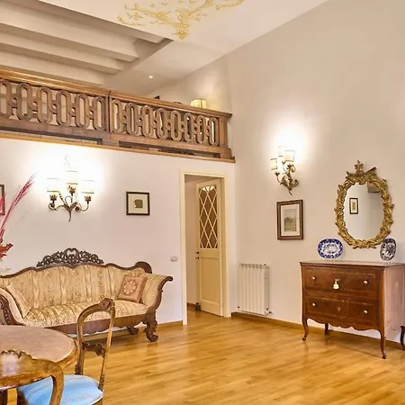 La Torre Historic Charm On The Main Corso Apartman Siena