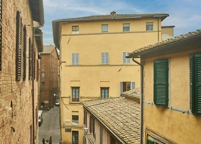 Apartamento La Torre Historic Charm On The Main Corso Siena