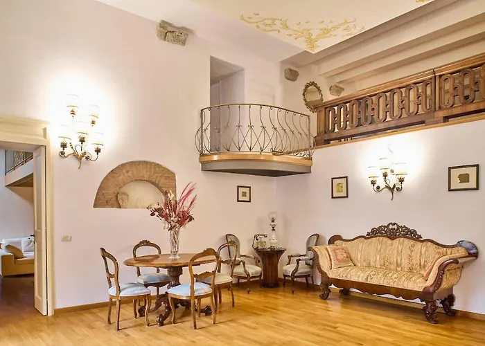 La Torre Historic Charm On The Main Corso Siena