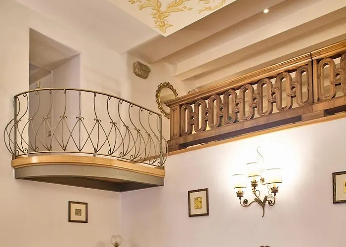 La Torre Historic Charm On The Main Corso Apartment