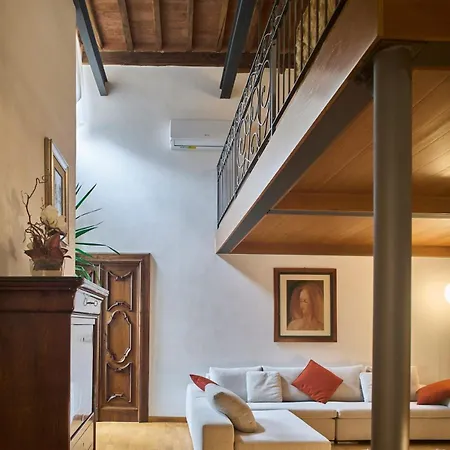 La Torre Historic Charm On The Main Corso *