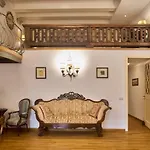 La Torre Historic Charm On The Main Corso