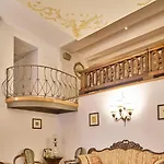 La Torre Historic Charm On The Main Corso Apartamento