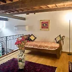 Apartamento La Torre Historic Charm On The Main Corso