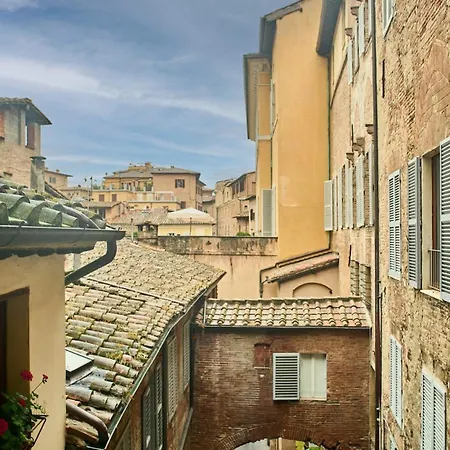 La Torre Historic Charm On The Main Corso Lejlighed Siena