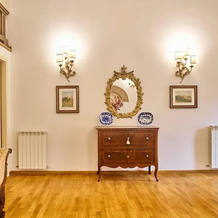 La Torre Historic Charm On The Main Corso * Sienne