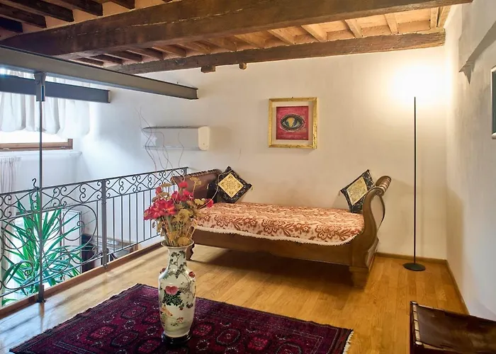 Lejlighed La Torre Historic Charm On The Main Corso